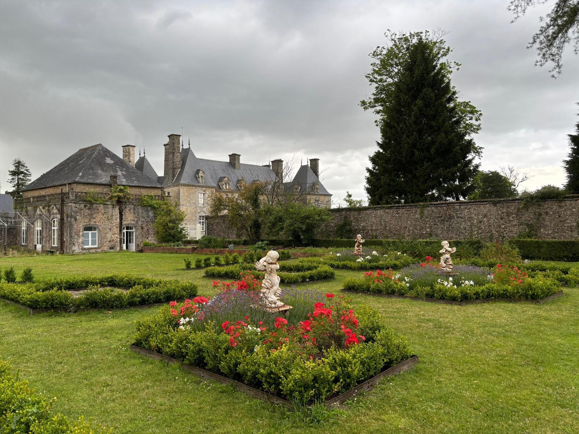 Bed and Breakfast Les Communs De Chiffrevast Tamerville Exterior foto